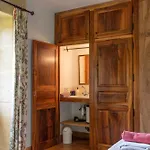 D'hotes La Rossillonie Bed and Breakfast