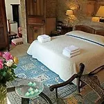 D'hotes La Rossillonie Bed & Breakfast