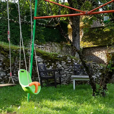 Bed & Breakfast D'hotes Avec Piscine La Rossillonie 3*
