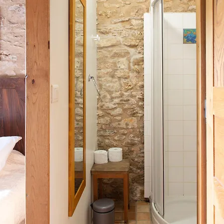 D'hotes La Rossillonie Bed and Breakfast 3*