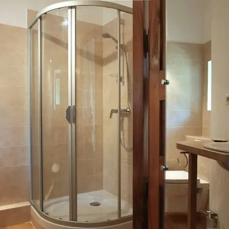 D'hotes La Rossillonie Bed and Breakfast 3*