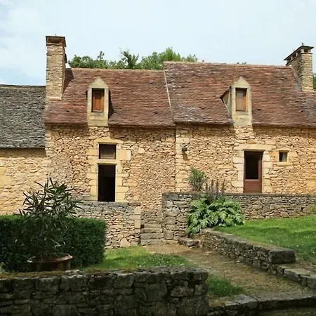 D'hotes La Rossillonie Bed and Breakfast 3*